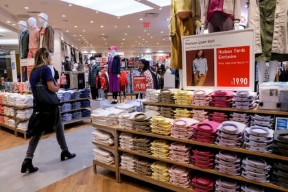 Uniqlo trở thành đế chế thời trang toàn cầu thế nào?