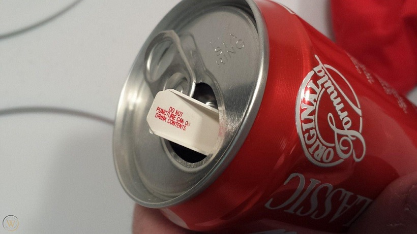 Chiến dịch marketing nhớ đời của Coca-Cola: Tung ra lon Coke chứa nước clo thối như mùi xì hơi, ‘đốt sạch’ 100 triệu USD trong 23 ngày